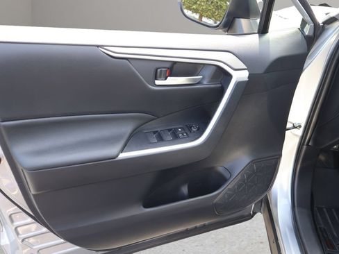 Certified 2025 Toyota RAV4 SE AWD/4WD image 11