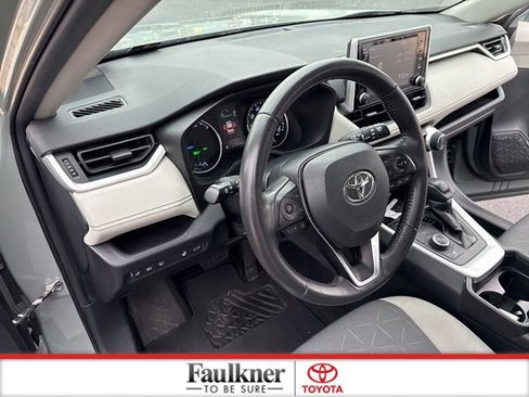 Used 2019 Toyota RAV4 XLE w/ Convenience Package AWD/4WD image 9