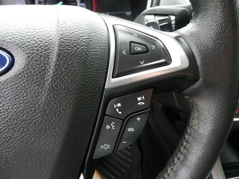Used 2018 Ford Fusion SE w/ Fusion SE Technology Package FWD image 13