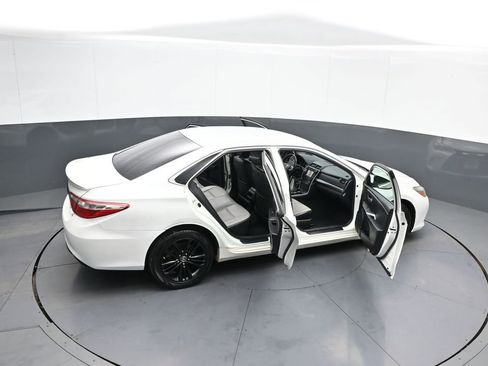 Used 2015 Toyota Camry SE image 43