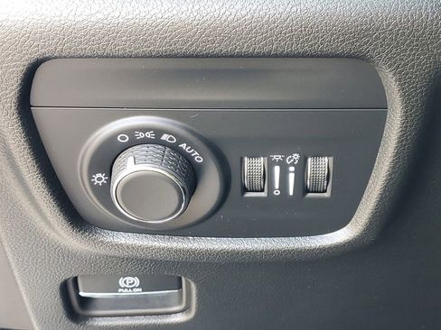 Used 2025 Jeep Grand Cherokee Altitude AWD/4WD image 22
