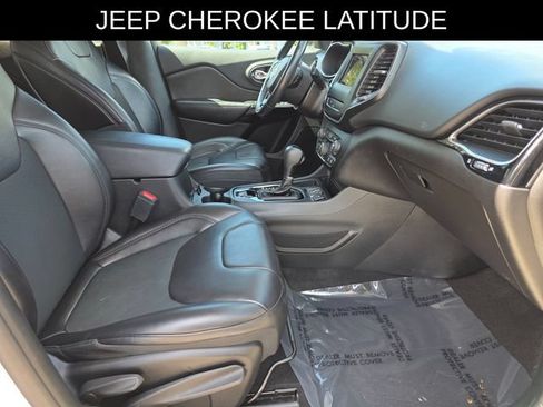 Used 2019 Jeep Cherokee Latitude Plus FWD image 10