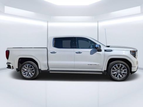 Used 2022 GMC Sierra 1500 Denali w/ Denali Reserve Package AWD/4WD image 2