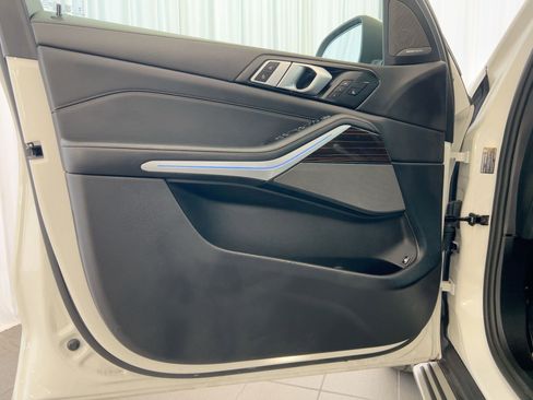 Used 2025 BMW X5 xDrive50e image 13