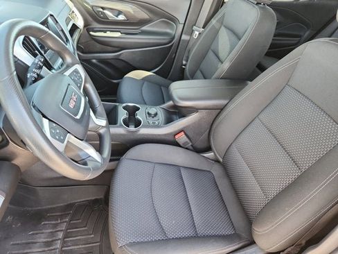 Used 2024 GMC Terrain SLE w/ Driver Convenience Package image 9