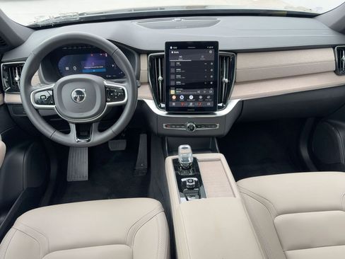 Certified 2025 Volvo XC90 B5 Plus image 31