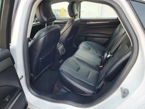 Used 2018 Ford Fusion Titanium AWD/4WD image 16