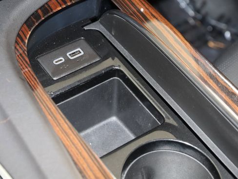 Used 2022 Cadillac Escalade ESV Premium Luxury image 34