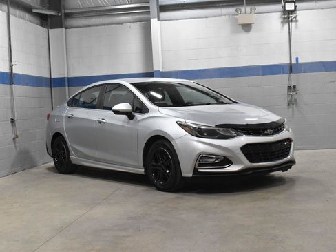Used 2017 Chevrolet Cruze LT w/ LT Convenience Package FWD image 26