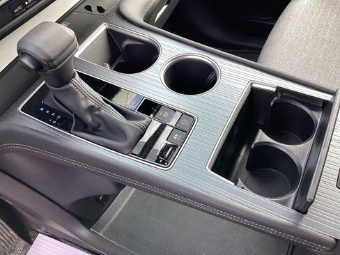 Used 2025 Toyota Sienna LE image 32