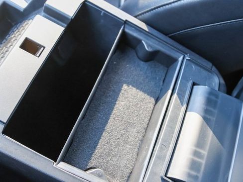 Used 2022 Ford Explorer Platinum w/ Technology Package image 27