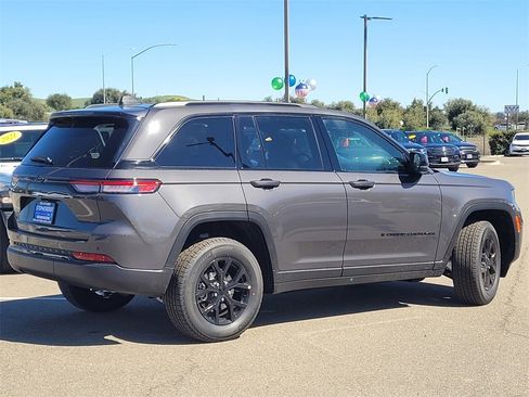 Used 2025 Jeep Grand Cherokee Altitude w/ Trailer Tow Package image 3