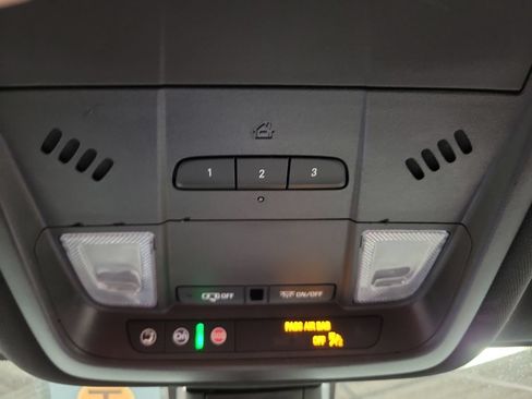 Used 2020 Chevrolet Blazer Premier w/ Driver Confidence II Package FWD image 22
