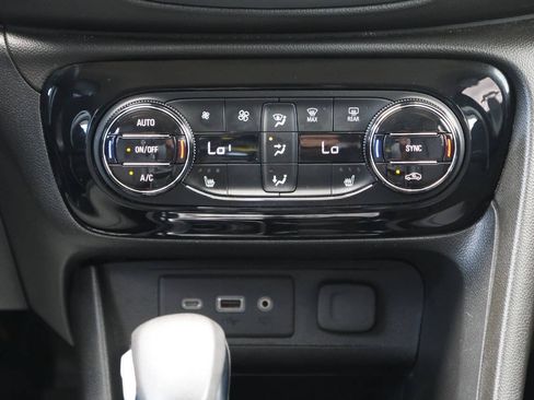 Used 2021 Buick Encore GX Select w/ Sport Touring Package FWD image 21
