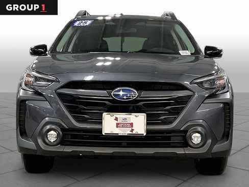 Used 2025 Subaru Outback Premium AWD/4WD image 4