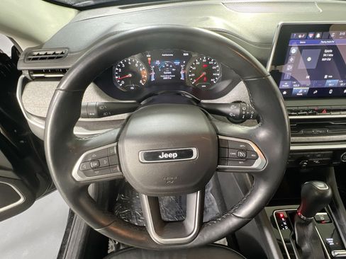 Used 2022 Jeep Compass Latitude AWD/4WD image 11