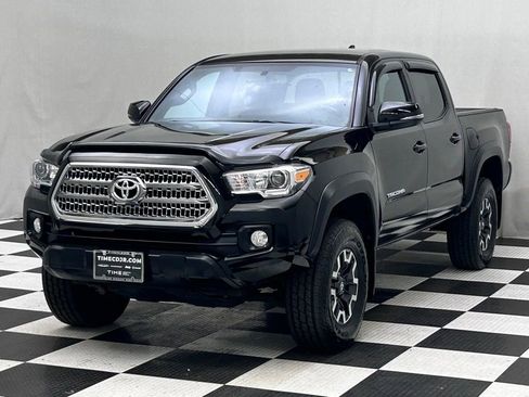 Used 2017 Toyota Tacoma 4x4 Double Cab image 4