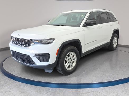 Used 2023 Jeep Grand Cherokee Laredo AWD/4WD image 1
