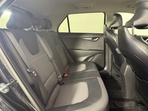 Used 2025 Kia Niro LX FWD image 13
