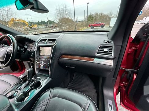 Used 2016 Ford Explorer Platinum image 29