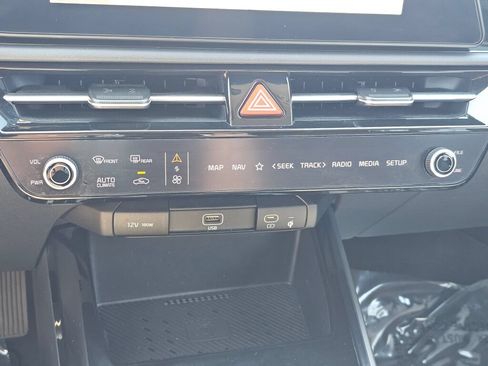 Certified 2024 Kia Niro Wind FWD image 16