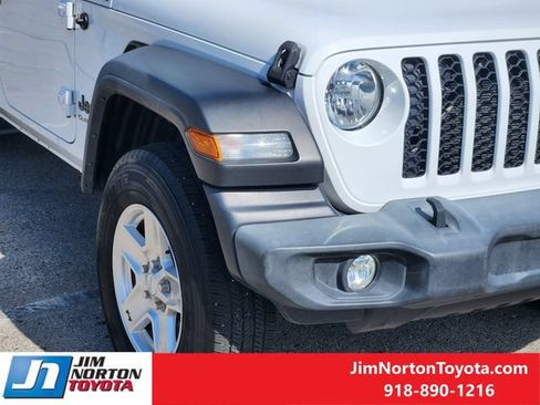 Used 2020 Jeep Gladiator Sport w/ Quick Order Package 24S AWD/4WD image 9