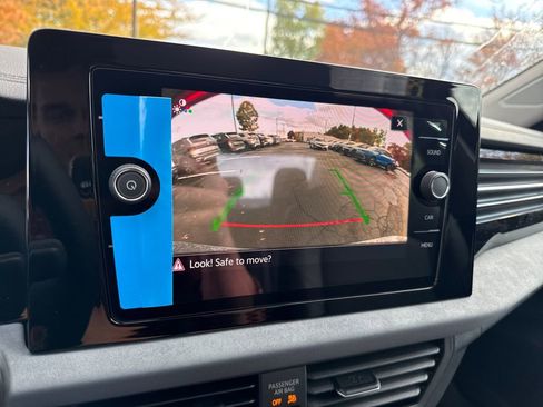 New 2025 Volkswagen Jetta SE image 9