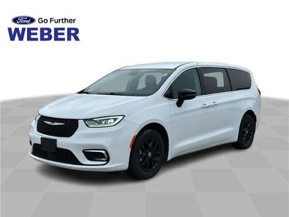 Used 2024 Chrysler Pacifica Touring-L