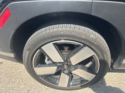 Used 2025 Hyundai Santa Fe Limited FWD image 5