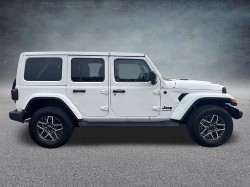 Used 2025 Jeep Wrangler Unlimited Sahara w/ Safety Group AWD/4WD image 4