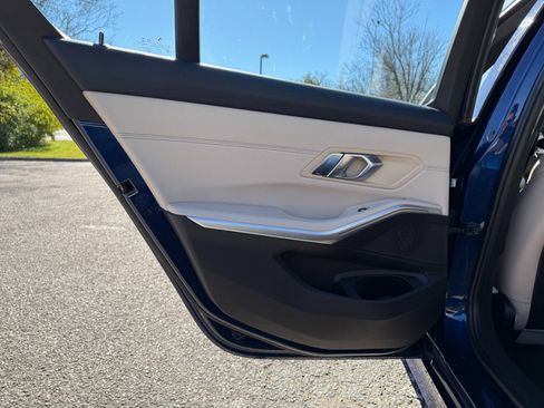 Used 2020 BMW 330i xDrive 330i xDrive Sedan image 21