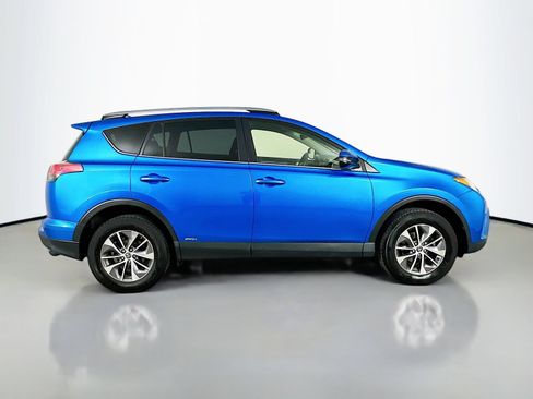 Used 2018 Toyota RAV4 LE AWD/4WD image 4