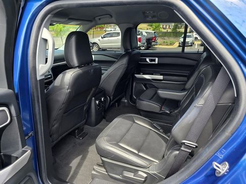 Used 2022 Ford Explorer XLT w/ Equipment Group 202A AWD/4WD image 22