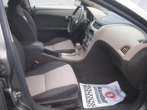 Used 2011 Chevrolet Malibu LS image 19