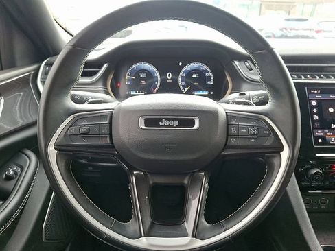 Used 2022 Jeep Grand Cherokee L Laredo AWD/4WD image 17