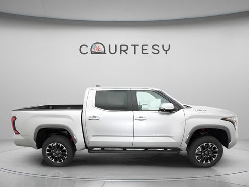 New 2025 Toyota Tundra Limited AWD/4WD image 29