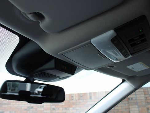 Used 2025 Nissan Rogue SL w/ SL Premium Package image 27