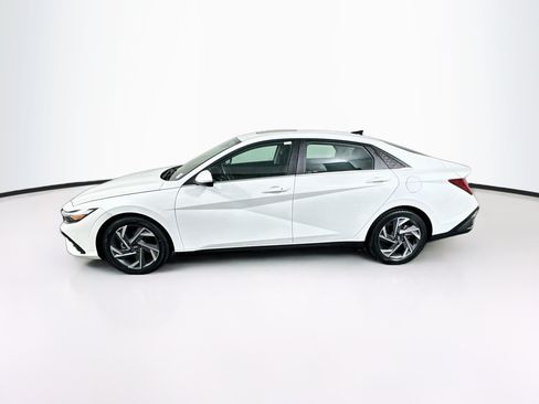 Used 2025 Hyundai Elantra SEL FWD image 4