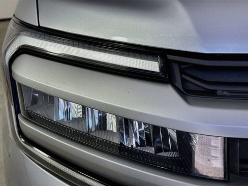 Used 2024 Ford Expedition XLT AWD/4WD image 39