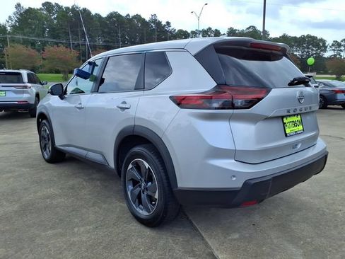 Used 2025 Nissan Rogue SV FWD image 4
