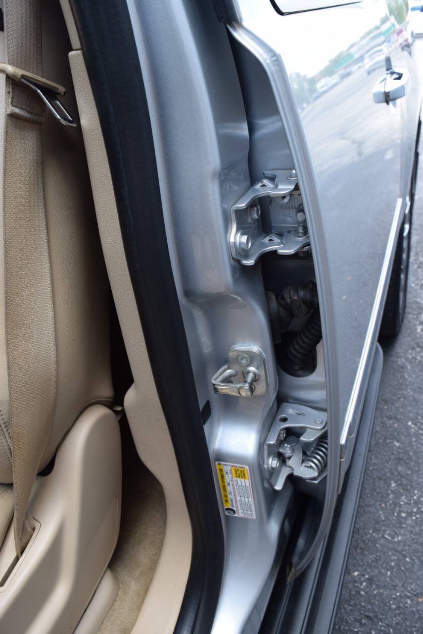 Used 2014 Chevrolet Suburban LTZ RWD image 32