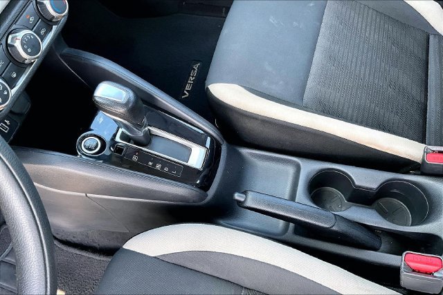 Used 2021 Nissan Versa SV FWD image 17