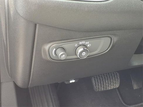 Used 2023 Chevrolet Equinox LS w/ LS Convenience Package image 54