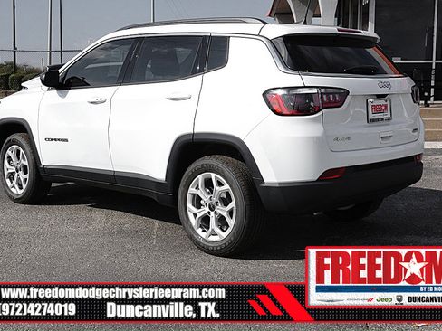 New 2026 Jeep Compass Latitude image 3