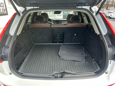 Used 2019 Volvo XC60 T5 Momentum w/ Multimedia Package image 27
