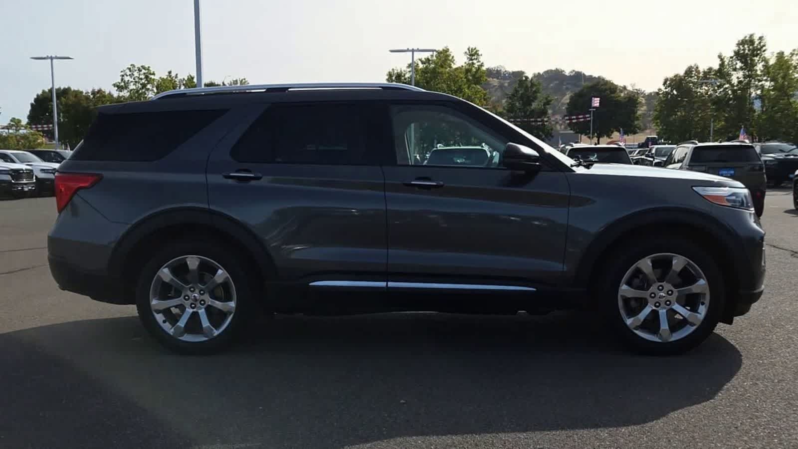 Used 2020 Ford Explorer Platinum w/ Premium Technology Package AWD/4WD image 9