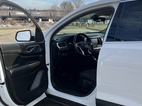 Used 2019 GMC Acadia SLE image 15