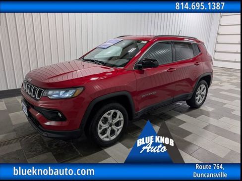 Used 2025 Jeep Compass Latitude AWD/4WD image 1