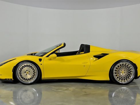 Used 2021 Ferrari F8 Tributo RWD image 8