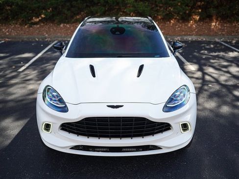 Used 2022 Aston Martin DBX image 18